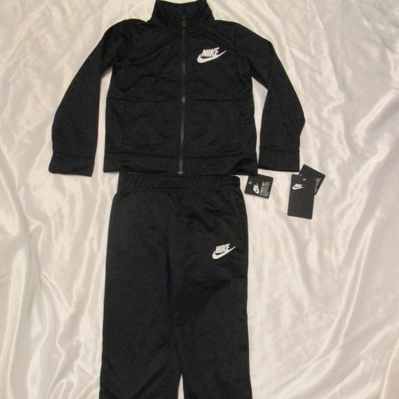 Nike Boys Tracksuit 2 Piece BlackWhite 86E130-023 Brand New with tags - Picture 1 of 8